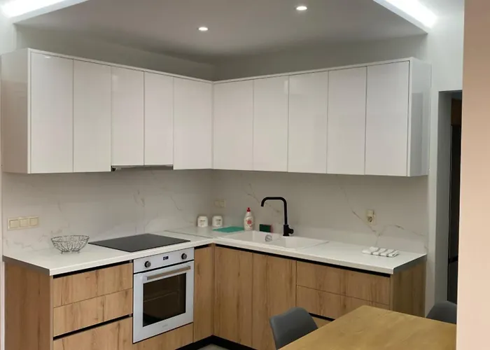 S & E * Λευκάδα